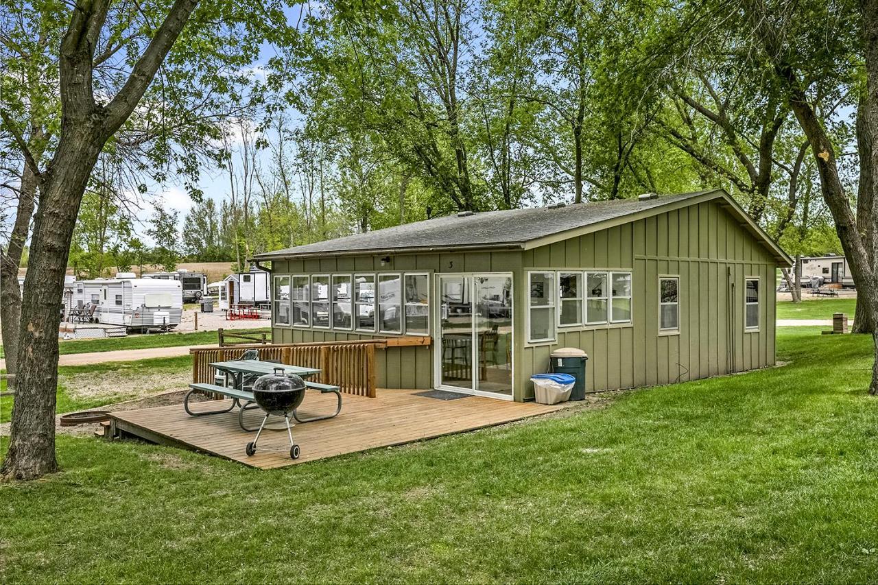Swan Lake Resort & Campground Fergus Falls 外观 照片